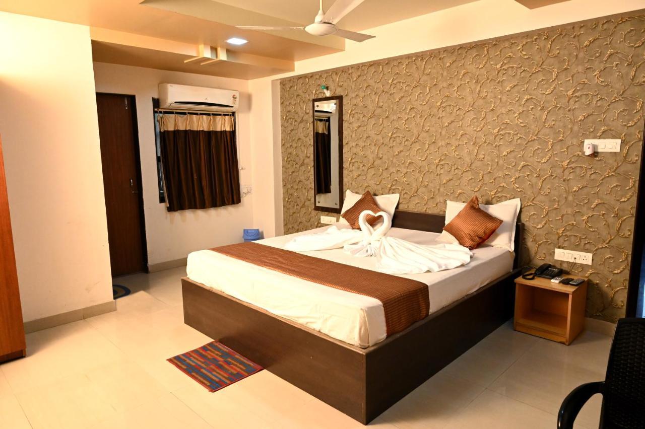 Hotel Sukh Sagar Somnāth Exteriör bild